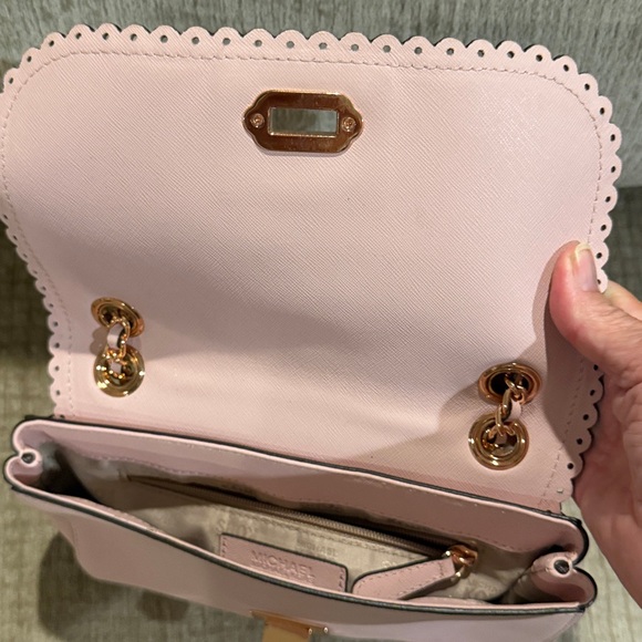 Michael Kors Blush Pink LacedScalloped Crossbody Bag 7 x 10 beautiful shape - Picture 8 of 10